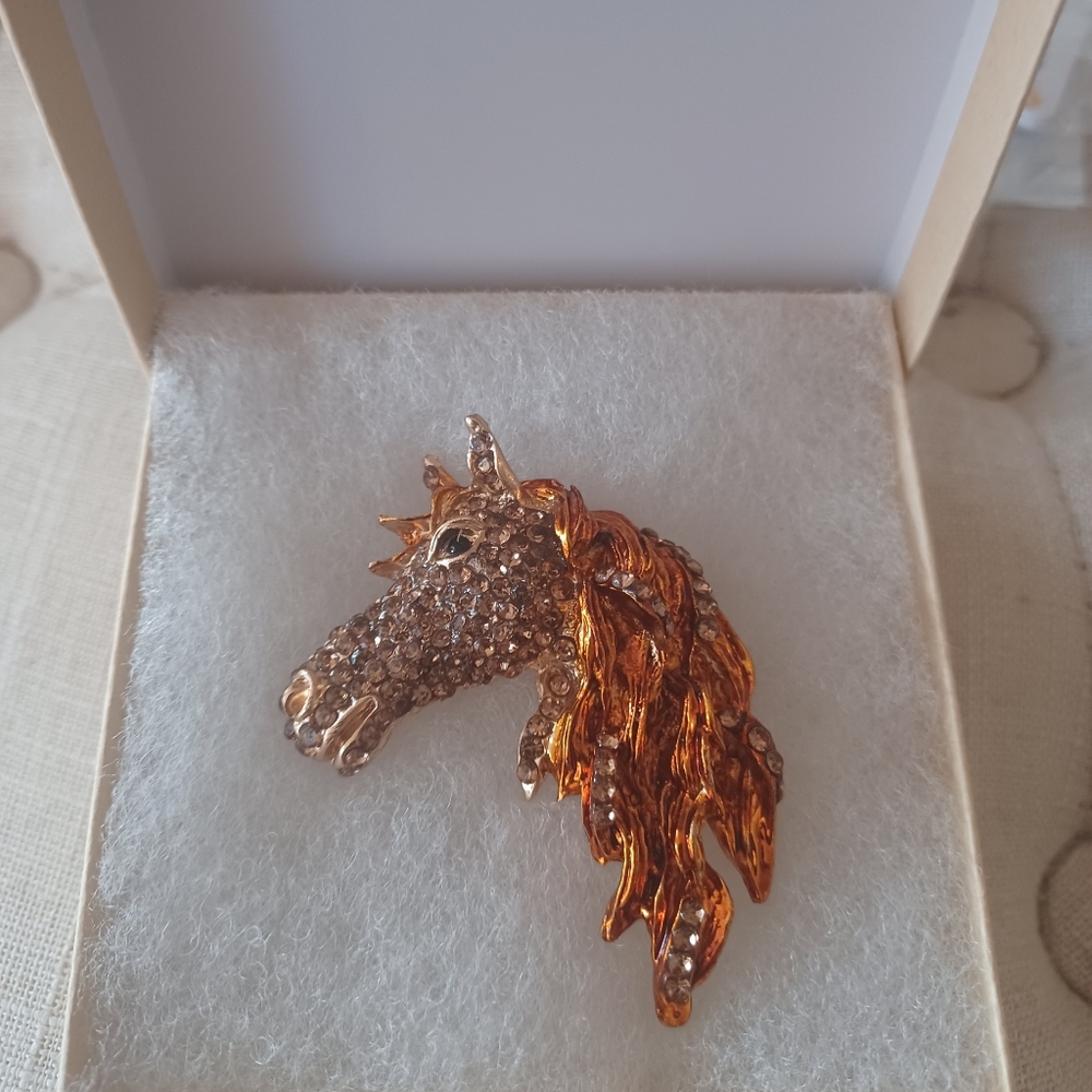HORSE JEWELED BROACH